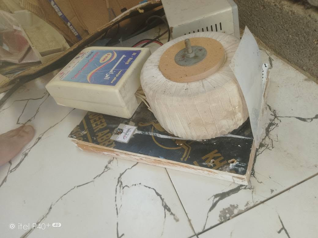 رافع فولتيه مكتوب 5 كيفي ماعرف شكد حجمه سعره 60 الف ظمان فحص بي تاخذه شده وتفحصه عل راحتك سعره 60 الف فقط عمارة, ميسان


**إذا كنت صاحب هذا الإعلان وتريد حذفه لأي سبب، رجاءا أرسل رسالة إلى الدعم الفني**