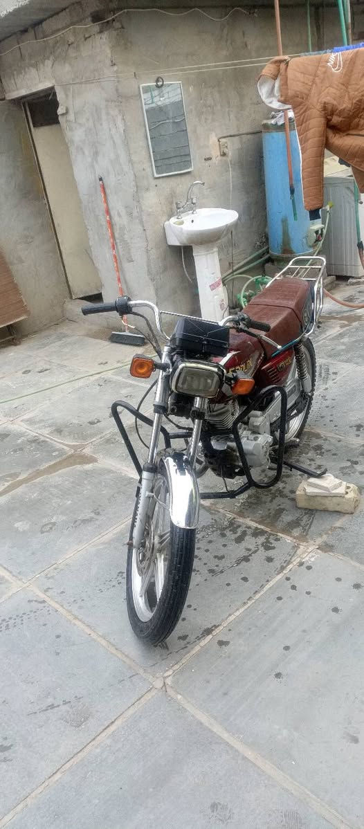 سلام عليكم شونكم شباب دراجه يراني للبيع مديد 22 مكفوله مكينه وسلف وهندر ولا تنقيص ولا تبخير المكان بغداد الحسينية المعامل الشراي يتصل ***********
