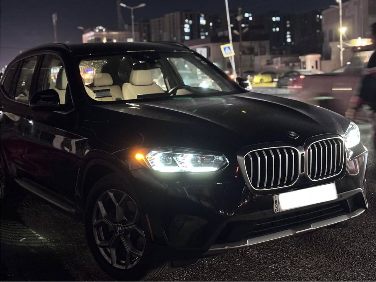 السلام عليكم 
Bmw x3 2022
لون اسود
محرك 2.0 توين توربو 
كشن هيتر 
تبريد خلفي 
بانوراما مظلل
مرايات كهربائية 
رادار تحديد مسار 
مثبت سرعة 
تسع سماعات
صندوق كهربائي 
كشنات كهربائية 
Sdrive 
وضعيات comfort, sport, eco pro 
حادثها نص جاملغ خلفي 
صيانة شركة 
فتحات Usb-C 
جامات اوتوماتيك
لايتات ليد 
adaptive Led 
رادار قيادة ذاتية
وارد امريكي 
تحكمات صوتية 
شفتات ستيرن
اوتو-عادي ست نمرات 
Auto Hold 
start-stop system
تحكمات ماوس 
apple carplay 
android 
bluetooth
internet
ماشي 70,000 كم
رادار امامي خلفي وجانبيه 
سيارة مالبيت 
تاير درع
سعر على الخاص


**إذا كنت صاحب هذا الإعلان وتريد حذفه لأي سبب، رجاءا أرسل رسالة إلى الدعم الفني**