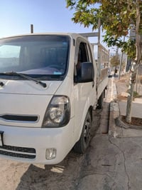 كيا ٤٠٠٠ • موديل ٢٠١٣ • رخصة لحد ٢٠٢٨