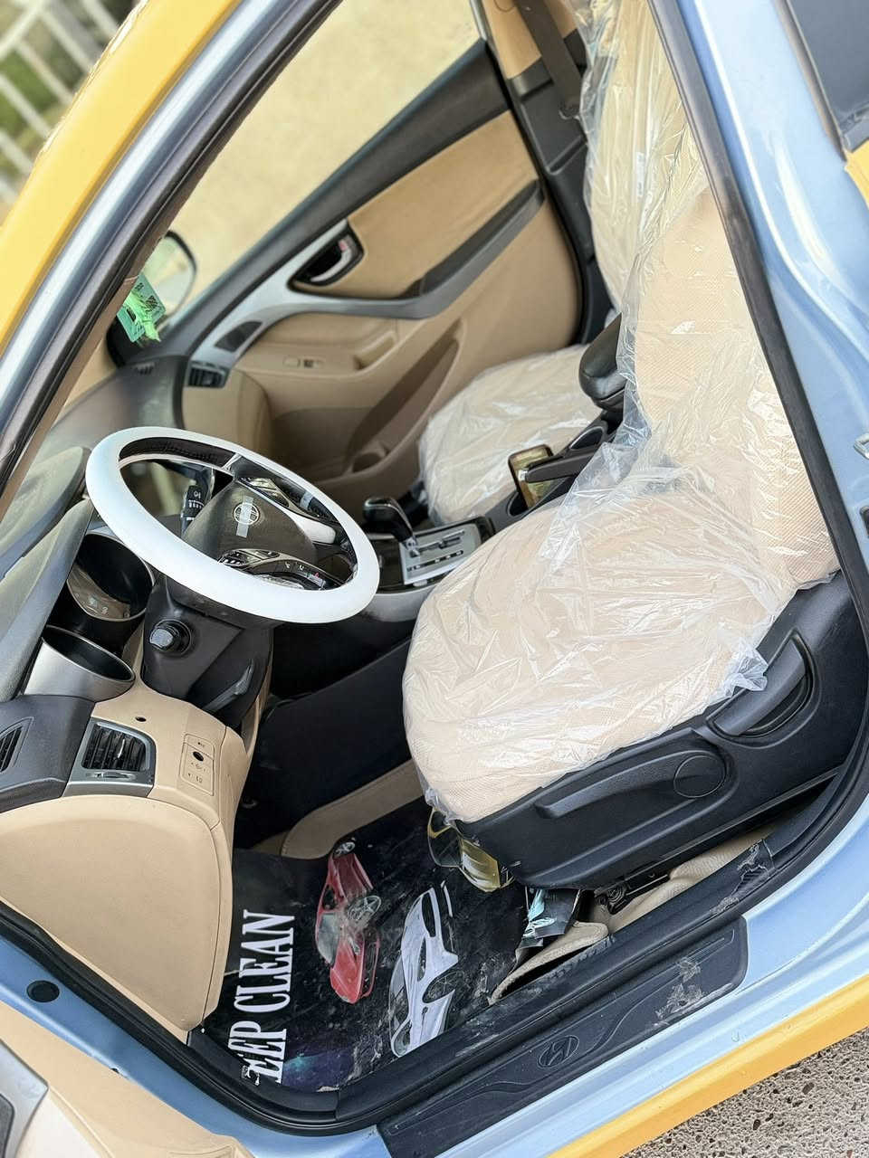 السلام عليكم من رخصة الادمن المحترم 
النترا 2012 فول ماعدا البصمه وارد أمريكي حادثه الجامل الأمامي الأيمن بدون دواخل شواصي ولغود مكفولات مكينه وكير خير من الله لا تبخير ولا تنقيص السياره جاهزه شاشه كاميرا مصفره هيئه وغرامات مكان السياره بغداد البياع مدينه الذرى السعر 97$  غير متواجد عل فيس 
***********
