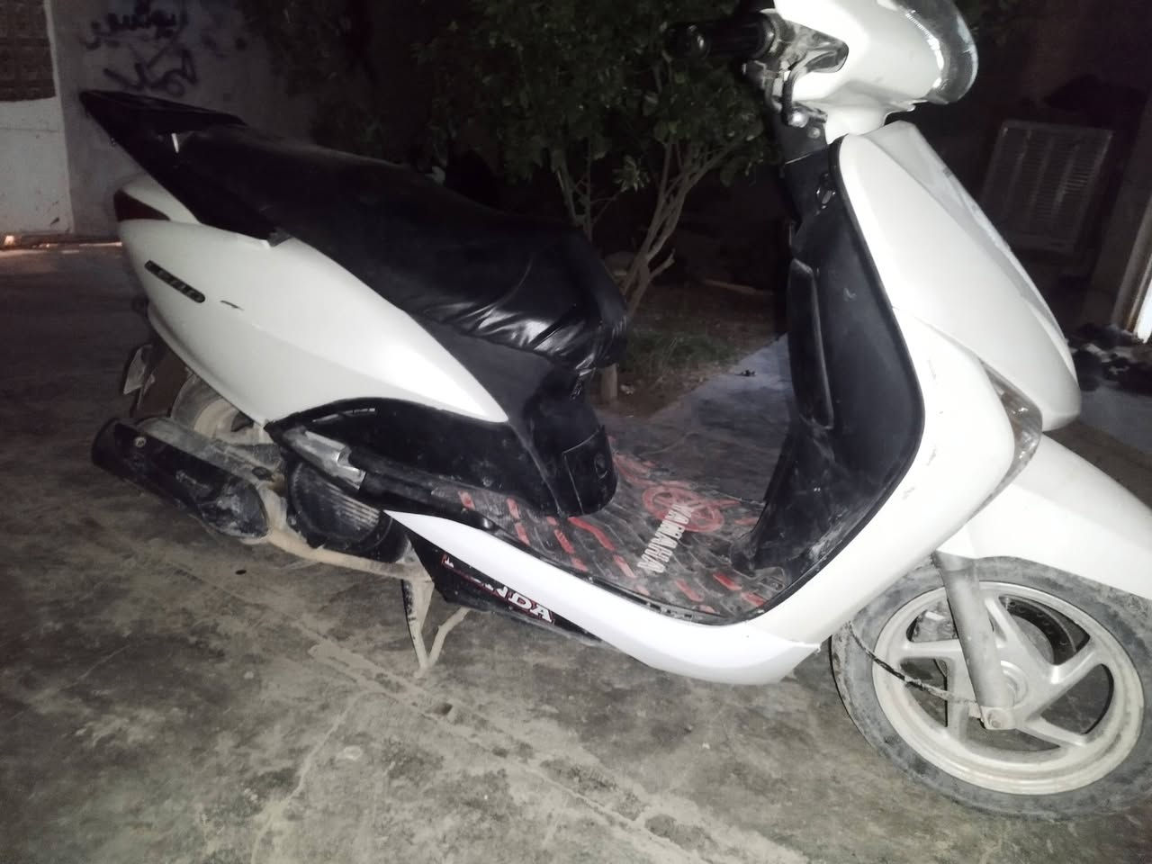 ليدي حديث مكينه خرسه  مبدل بي فقط ولفات نضافه نفس ماواضح بل صوره شغال كله مابي اي نقص ب780 وبي مجال بصيط ***********
