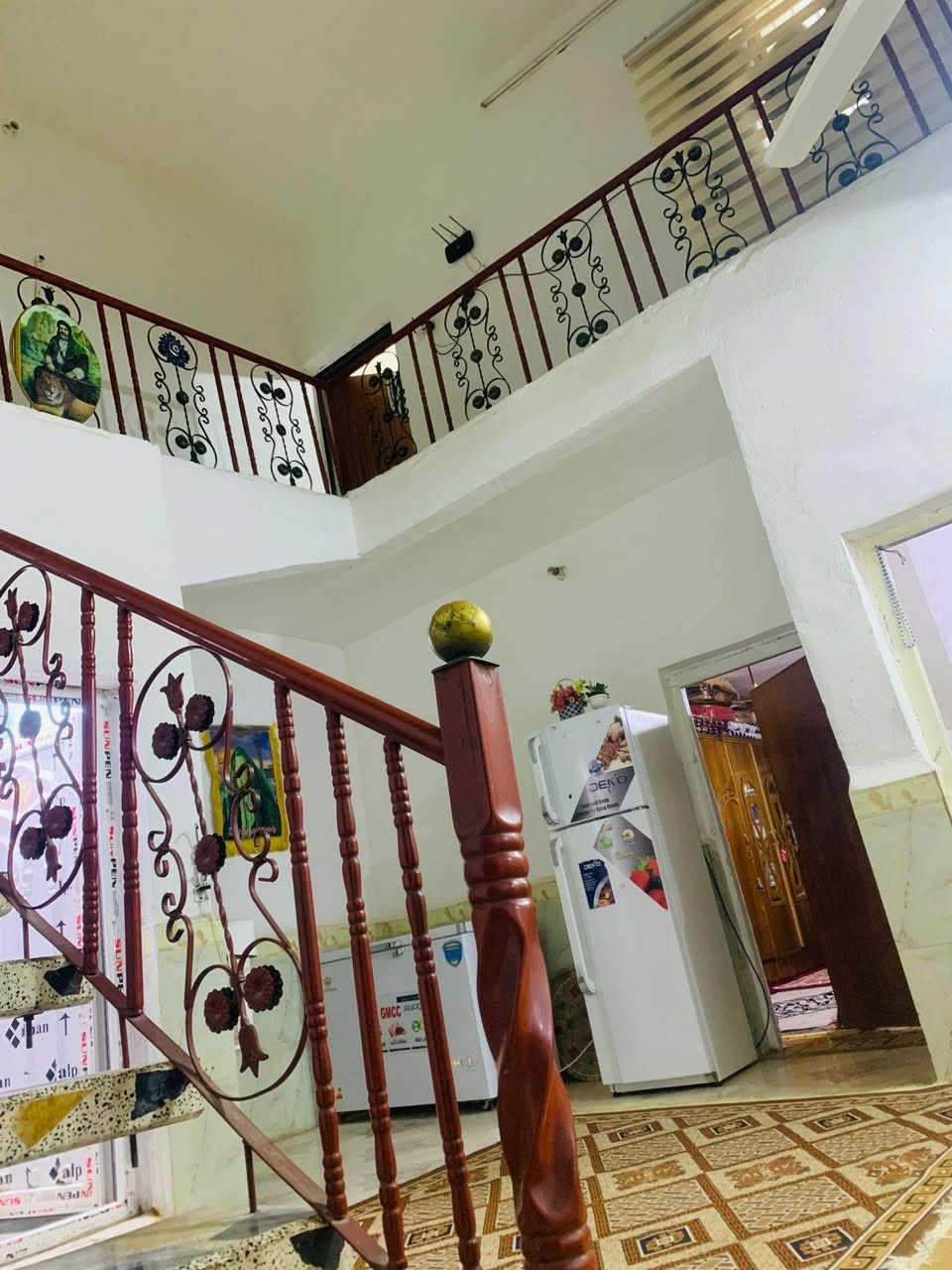 السلام عليكم دار للبيع ميسان العماره حي الرساله سوق زبيد المساحه ٢٠٠ متر
غرفين طابق ارضي وصحيات وصاله مفتوحه ومطبخ واستقبال وحديقه وكراج والطابق الثاني غرفه وصحيات داخليه وبيه شي قليل بناء باقي  الاستفسار الاتصال على الرقم***********
