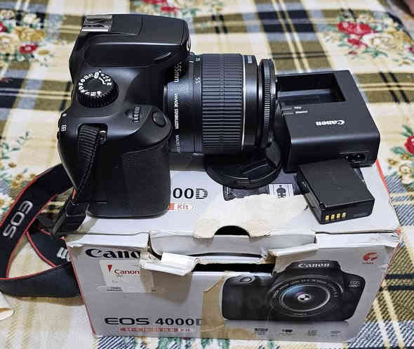 السلام عليكم 
كانون 4000D كامرا كلوه ونضيفه وياه عدسته الاصليه ١٨ ٥٥ 
مع شاحنه وبطاريه الاصليه وسير وكامل ملحقاته 
سعره ٢٥٠ موجود توصيل مكاني نجف ***********
