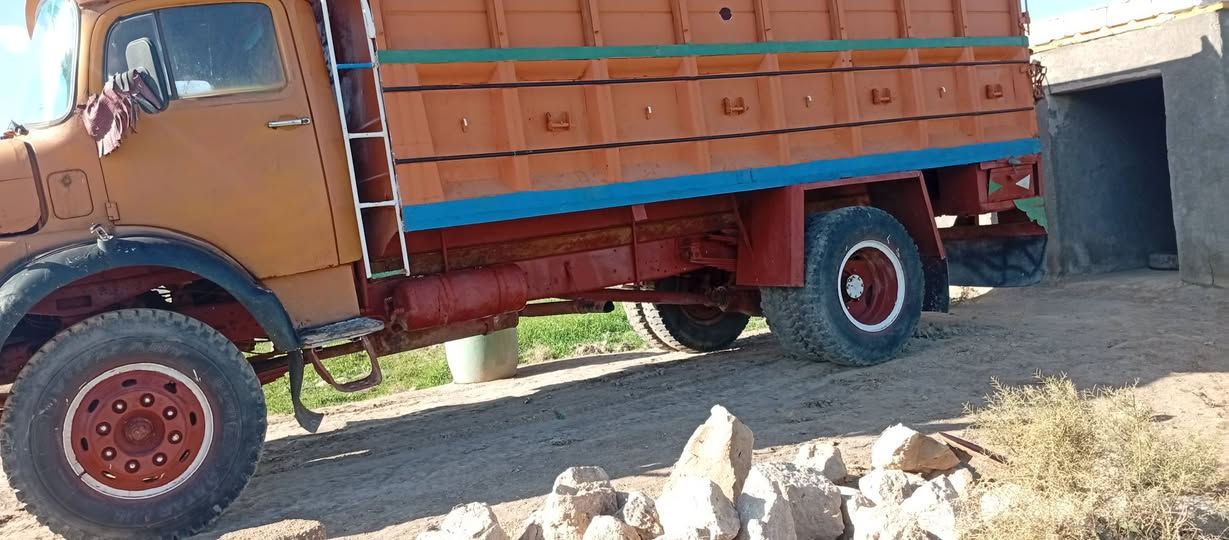 سلام عليكم سياره عشره البيع مكفوله كفاله عامه من مداور رقم نكليزي مباشر رقم سياره القادسيه الدوانية رقم شاصي وضح بل صوره موديل عشره طن  موديل سنويه 65ومخليلها شاصي محدثه عشراوي  محرك شاصي اكسن كير مكفولت سياره مال جناي  مكان سياره الدوانية قضاء الشنافية توصل عل هاتف ***********
