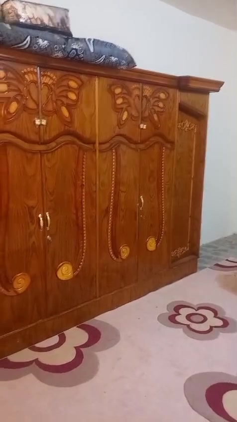 غرف نوم
6باب
العنوان الثوره 
الاتصال على الرقم 
***********
