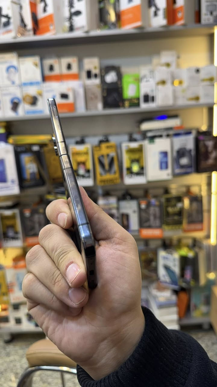 سامسونك فلب 5
ذاكرة 256 
نضيف
ب350 الف
بغداد زيونه شارع الربيعي
***********
