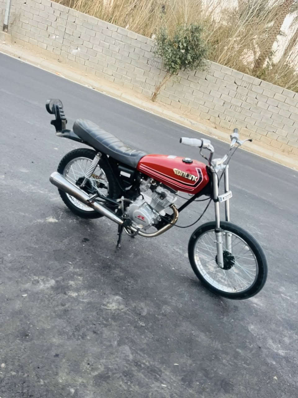 سلام عليكم دراجه للبيع شاصي 14 وغراض ٢٤ محرك رابيدو مبدل بستم ولفات دراجه اوراق سعرهه500 وبيهه مجال مكاني واسط قضاء الحي شراي تصل ***********
