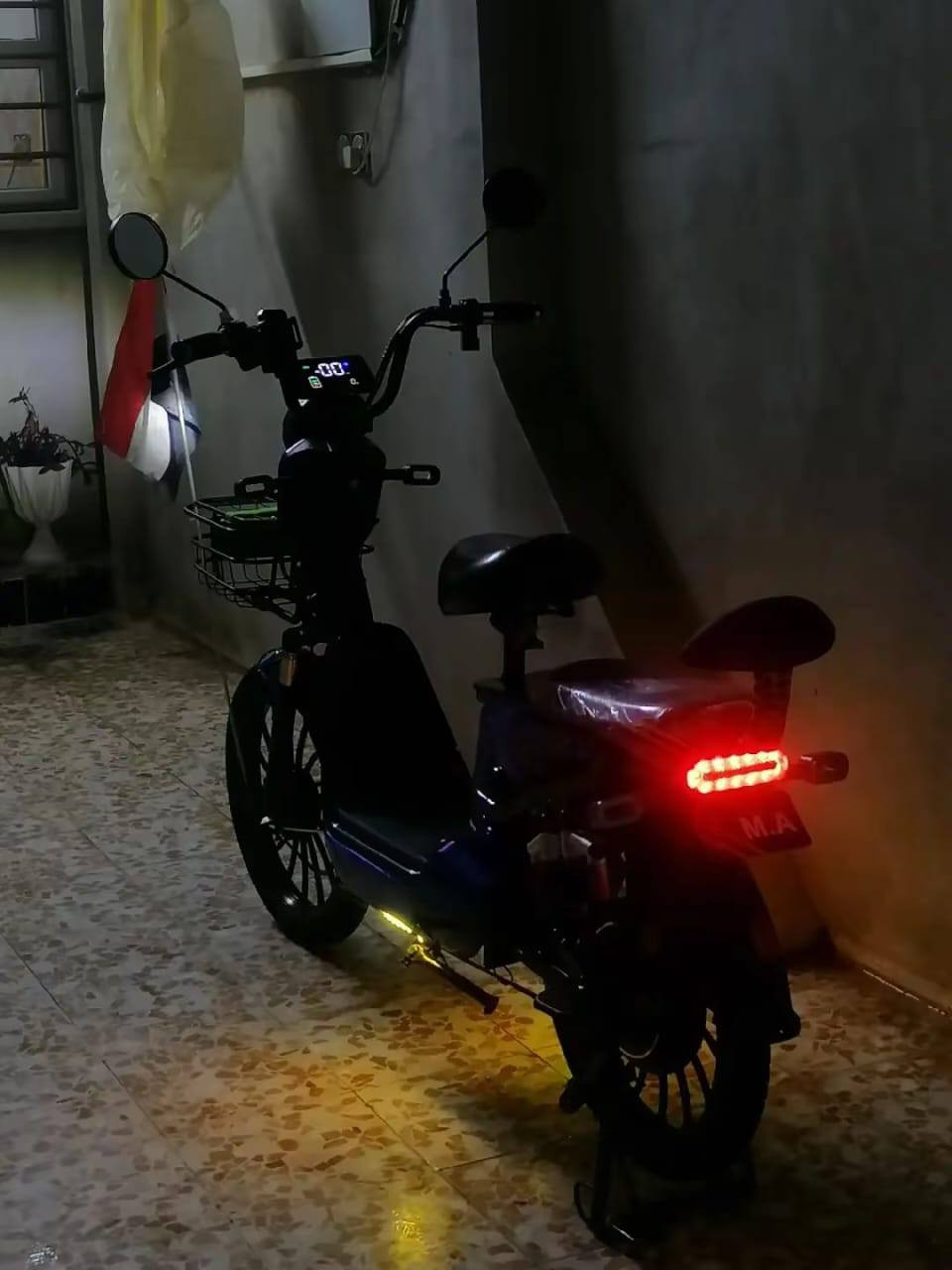 السلام عليكم 
ماطور للبيع 
بطاريات جديد 
نضام تثبيت سرعئ 
اربع نمرأ عقل شرط اشاير شغال هورن مسجل بك لايت شاصي شرط لايت عالي وناصي الماطور نضيف وكدام العين 
موصل حي الانتصار 
السعر 315وبي مجال شي قليل للستفسار ***********بي واتساب
