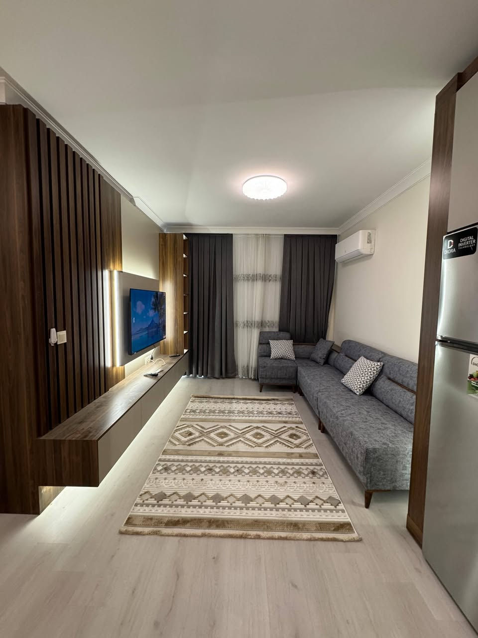 شقة غرفتین و صالة #للایجار 
مؤثث جدید ، اثاث زیرو ، ممسكونه 
مساحة 108 متر ، ‌طابق 16
مجمع سكنی لالاف ایربورت فیو 
اربیل  ، مربع ذهبی ، مقابل مطار 
للتواصل :
0750 444 7409 
0770 184 78 47
