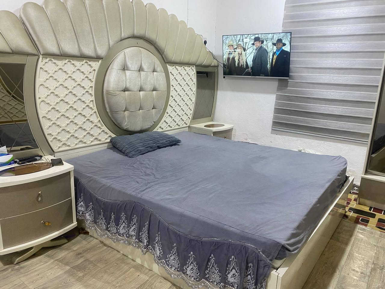 غرفه تركي نظيفه سعر 800 بيها اناره +  السرير متحرك يرفع وتحت مخزن الكنتور سحب وبيه رفوف / العنوان ظباط جمهوريه الرقم
***********
