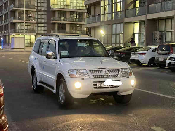 السلام عليكم 
للبيع باجيرو موديل ٢٠٠٦ 
محرك ٦ سلندر / ٧ راكب / فور ويل / ٣ قطع تبريد 
كير محرك حدادية جيد جداً تخم تاير برجستون جديد
بيهه مكانات بسيطه صبغ بدون دواخل وبدون حادث قوي السيارة جاهزة وكاملة بدون نواقص 
رقم بغداد السعر النهائي  ٨٨ ورقة قفل 
مكان السيارة بغداد ضباط الجهاد *********** بغداد
