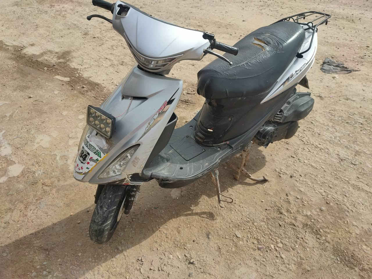 دراجة عاطلة للبيع ماعرف عطلهة ابيع كوم حديد حلوة الدراجة ونضيفة السعر ٩٠ وبيهة مجال الشراي يتصل *********** مكاني حلة السياحي
