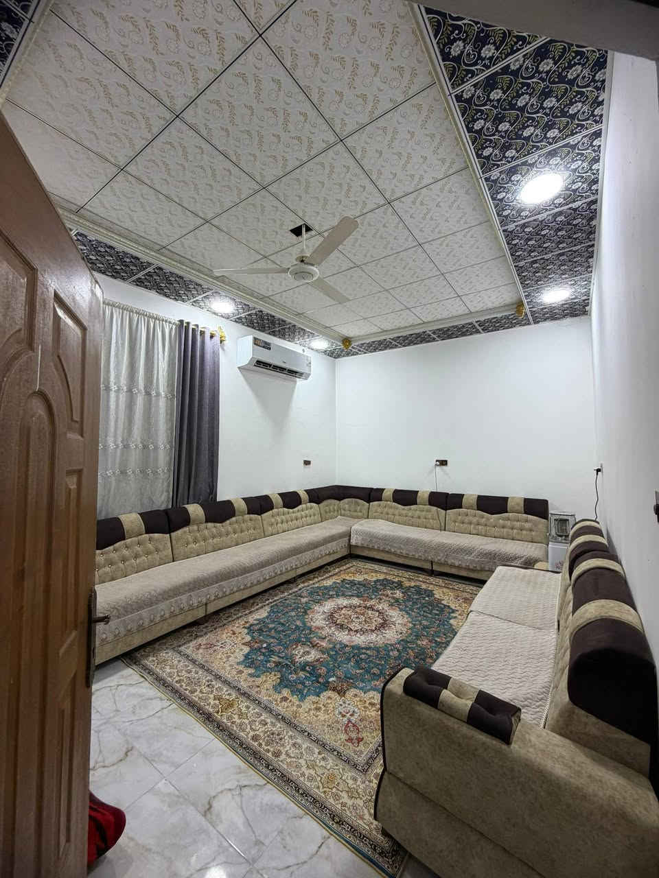 دار للبيع طابو زراعي ملك صرف  عراقي سند 25
الدار عباره عن طابقين ومسافه 50 متر عن طريق ابو الخصيب السياحي

البيت مساحته 150 متر مربع يقع ركن على شارعين تبليط

يحتوي على 4 غرف نوم وصالتين ومطبخ واستقبال وصحيات 

السعر المطلوب 135 وبي مجال 

ابو الخصيب حمدان قرب جامع الشهيد طه

تفاصيل اكثر اتصال برقم 

*********** سجاد

عقارات المفتاح الذهبي
