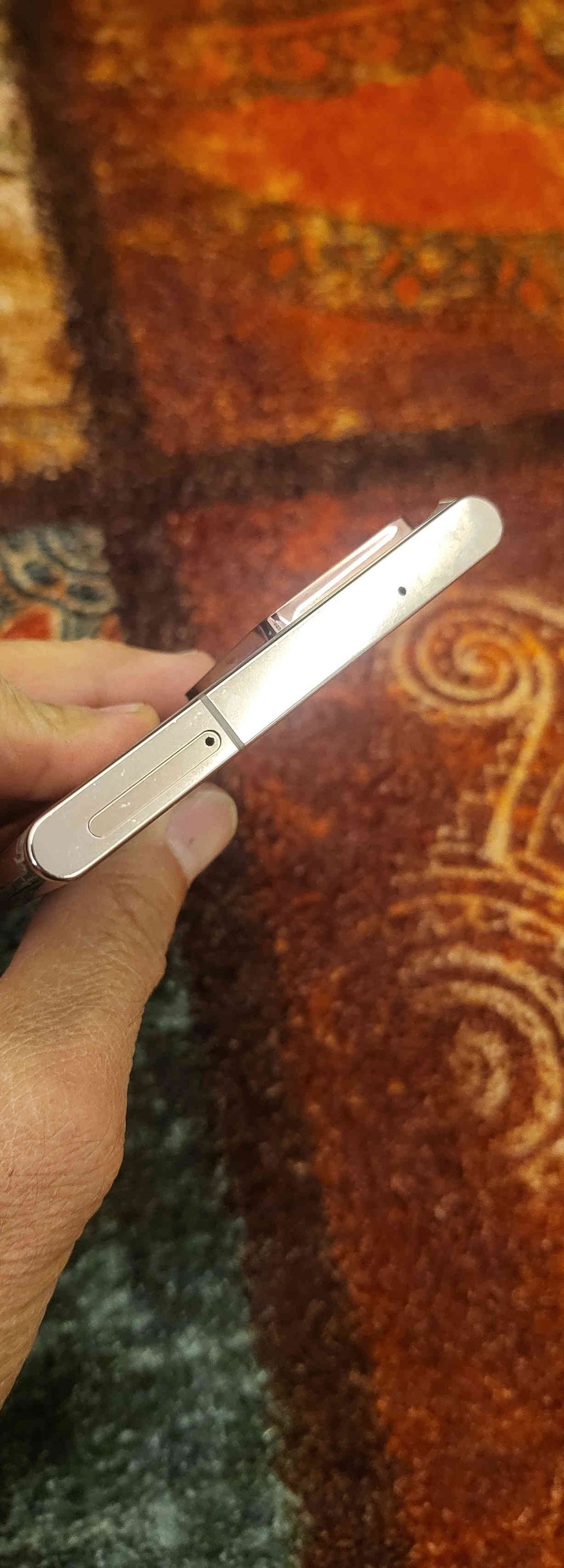 نوت ٢٠ الترا 
رام ٨ و ذاكره ٢٥٦ كيكا 
دبل سيم شرق اوسط 
به طبع بشاشه وكسر
سعر ٢٠٠ الف دينار 
اربيل قلعه *********** واتساب
