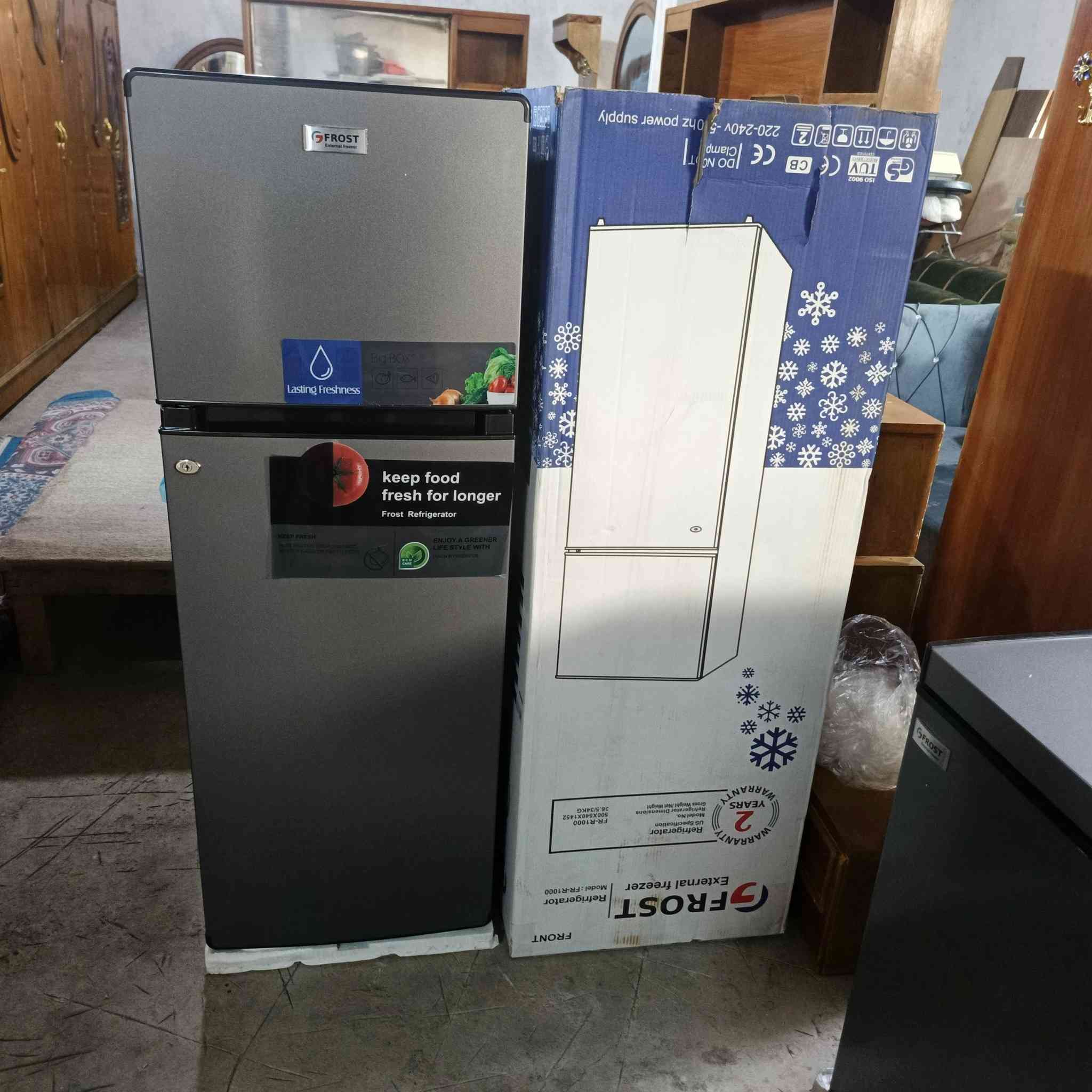 السلام عليكم سوينه تخفيض فد شي بلاسعار الجديده ثلاجات ومجمدات وغسالات أحجام مختلفه أثاث جديد +ومستخدم لل ب ي ع المكان  الطارميه حي الفارس شارع السكلات خلف معارض حجي وليد  السيارات قرب جامع الصديق  للاستفسار خاص او ع رقم الهاتف***********    ؟*********** واشتغل نضام مراوس بغرف أخشاب عراقيه أو كناتير كاونترات ضرر بسيط مو مهم عادي
