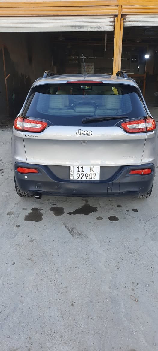 سلام عليكم
من رخصة الادمن
للبيع سياره جيب شيروكي بزون موديل ٢٠١٧ رقم بغداد جديد 
كير محرك مكفول ٢٤٠٠ اربعه سلندر  تبريد ثلج داخل جلد سايد بريك بصمه السياره بيه صبغ صفحه عكس السائق سياره جاهزه مناقصها شي  مكان السياره بغداد الدوره
السعر.. ١٠٨
للأتصال ***********
