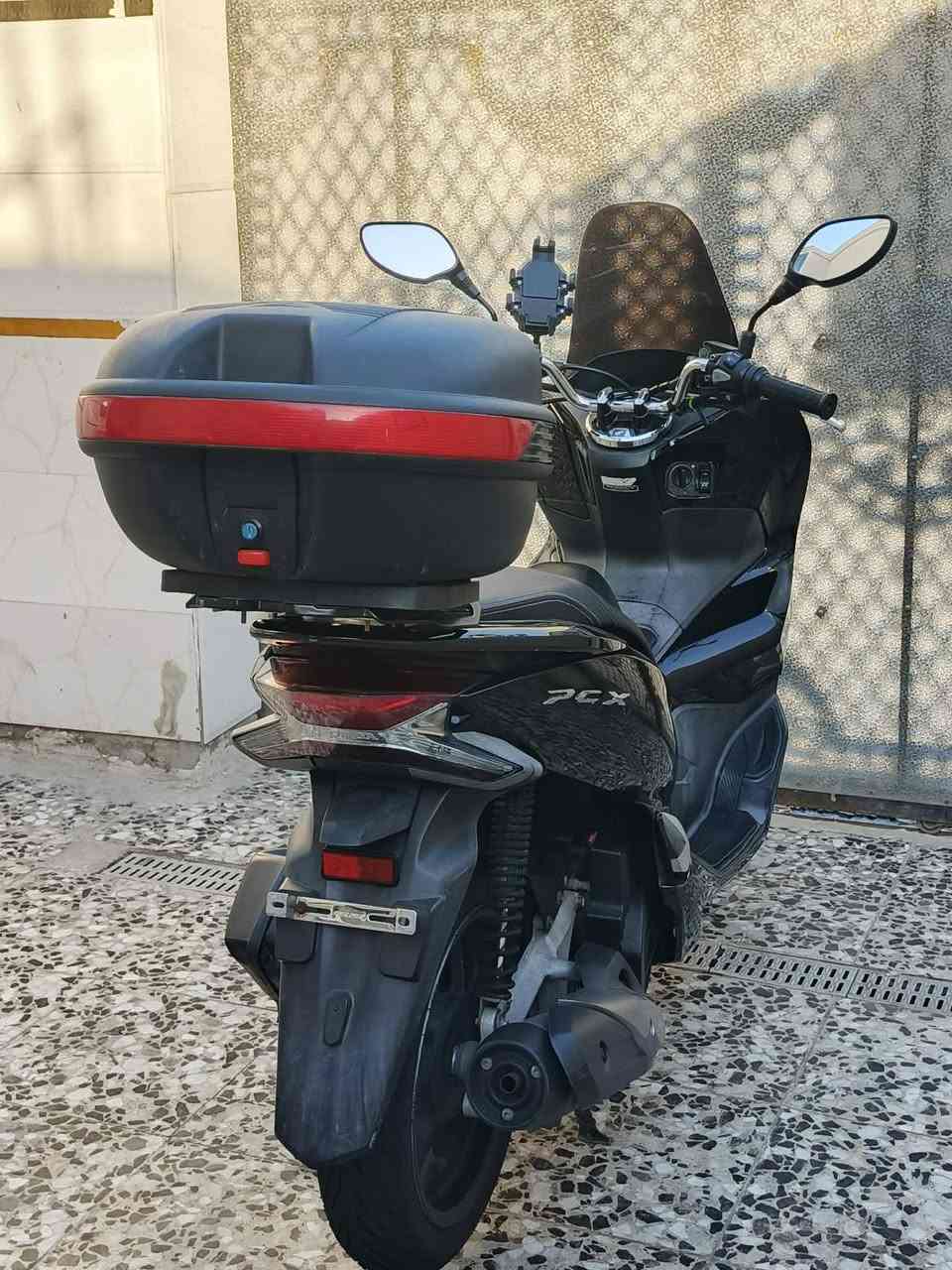 سلام عليكم بي سي إكس جيل الثالث
وارد كوري مكفولة كفاله عامه
ماشيه 21 ألف حقيقي جامه طويلة
حاملة مبايل جنطه اصليه لون أسود ملكي 
تاير الشركه نفس نقشه دراجه خير من الله 
سكن بغداد حي النصر  ***********
