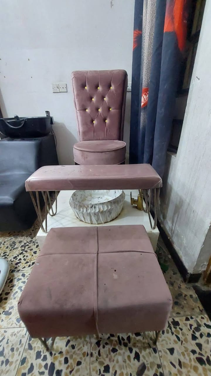 ستيج قدم مستعمل شي بسيط السعر ١٦٠ وبي مجال بسيط 
للاستفسار الاتصال ***********
