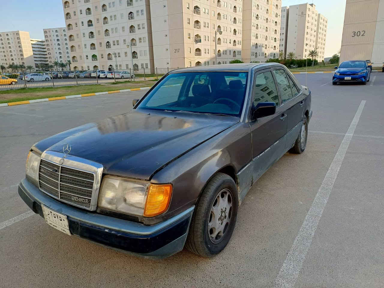 مارسدس دب موديل ١٩٩٠
محور  محرك ٣٠٠٠ 
تخم تاير 
كشرتهه كبال العين 
قواعد معمرات 
سعرهه ٣٧ 
مكاني بغداد  الشعب  هاتف / ***********
موجود  واتساب
