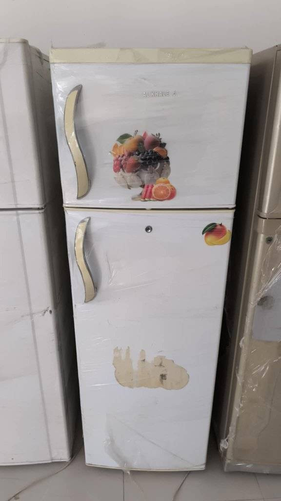 ثلاجات نضيفات وشغالات
ضمان 7 ايام
سعر الوحده 180 وبيها مجال حك جيه
***********
