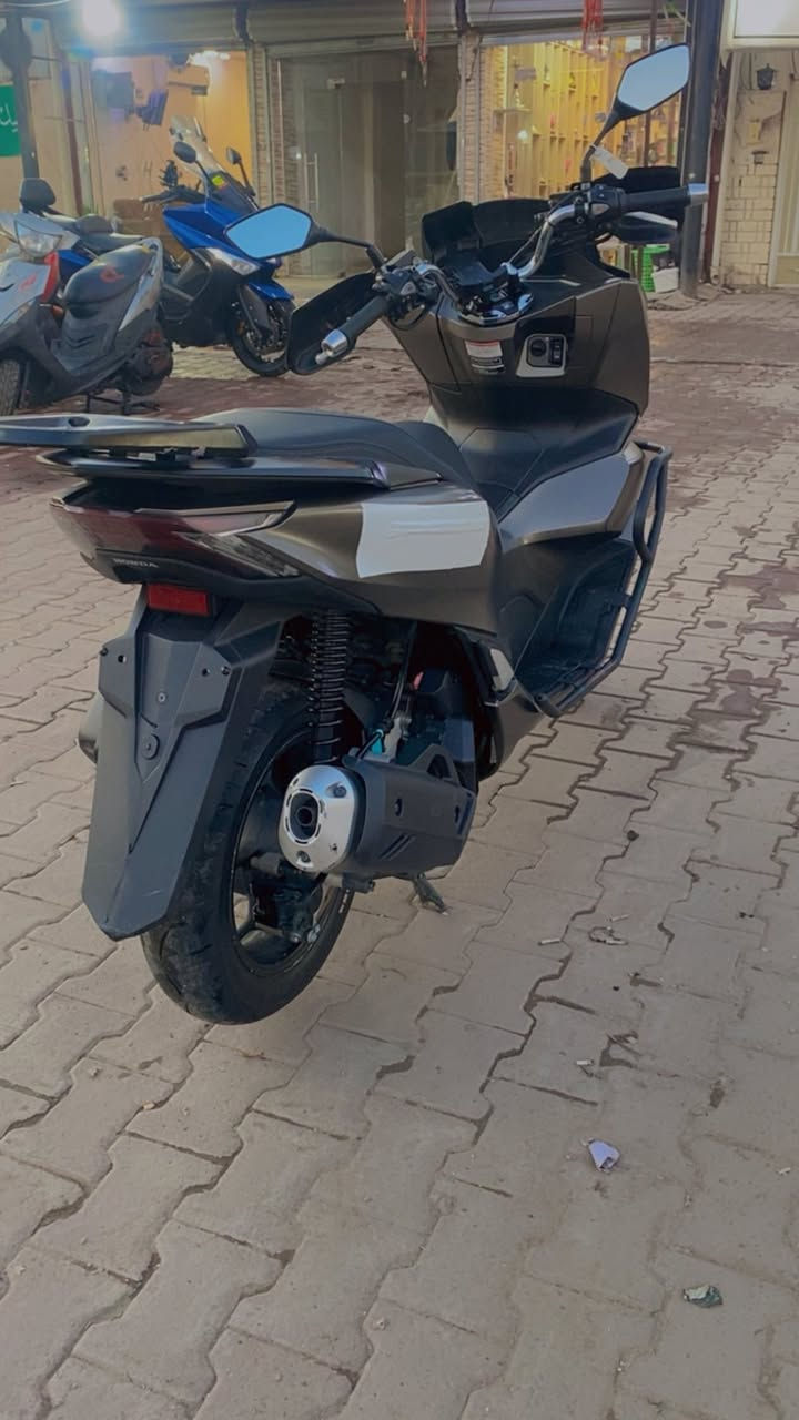 Pcx جيل 4ياباني دبل بصمه مكفوله مكينه 160 لستفسار ***********
