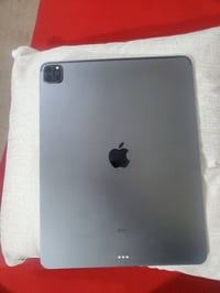 ايباد12,9برو نموذج M جهاز مكفول من كلشي ع الفحص  ذاكره(((128))  نضافه ...