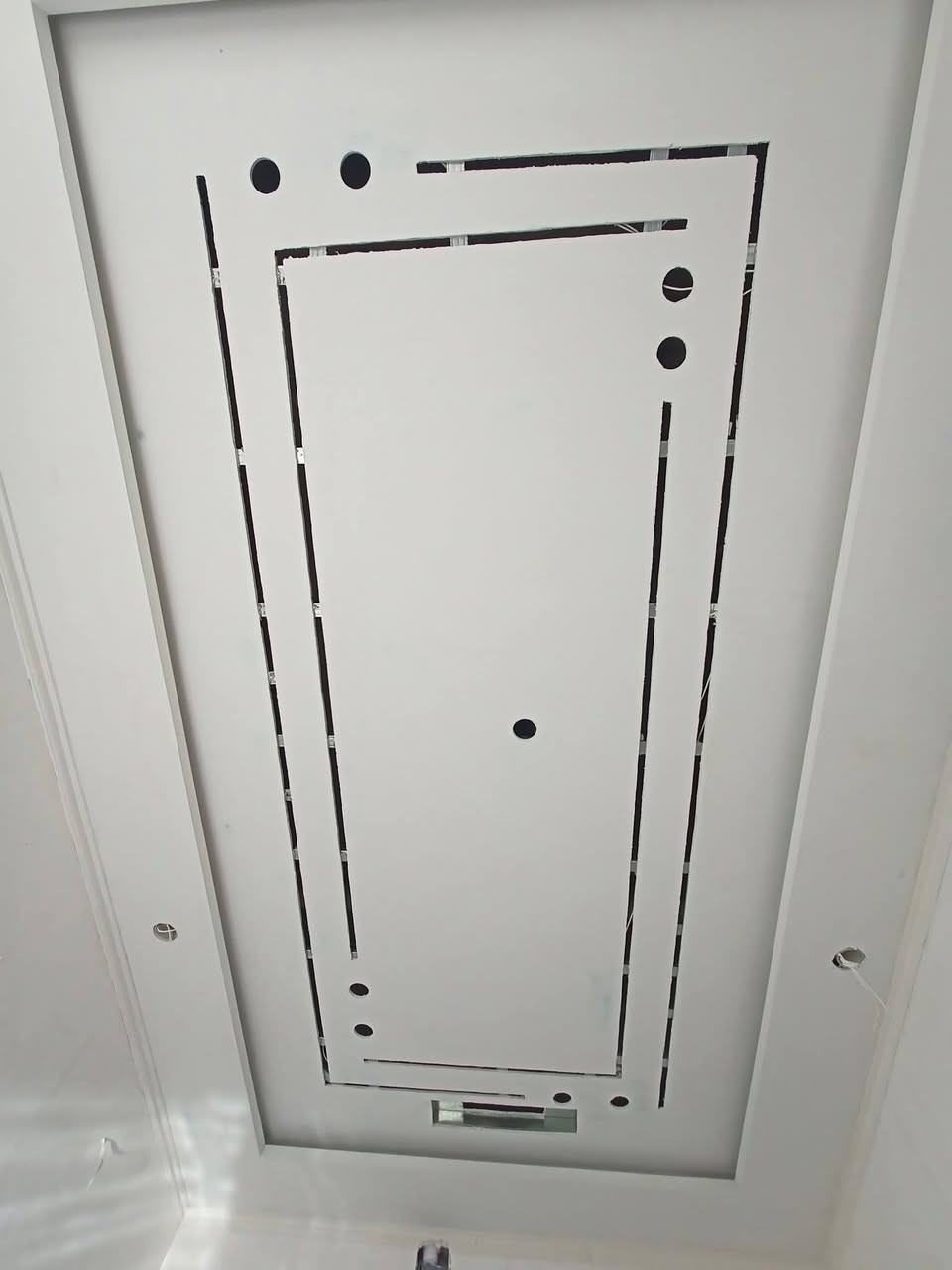 سلام عليكم
جميع الديكورات جبس بورد
مواد وعمل  تركيب وطلس 
شغل نضيف ودرجة اولى
صبغ بيوت ومحلات صبغ شبابيك ابواب
عمل مانع الرطوبه سقوف ثانويه 
***********
