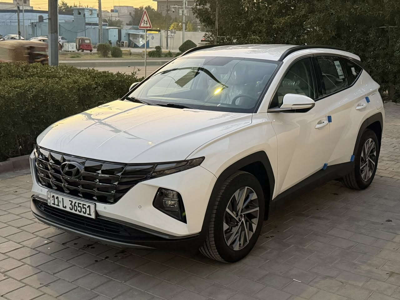 السلام عليكم
سيارة للبيع توسان موديل 2024 خليجي فول مواصفات قمارة حديد السيارة بيها ملاحضة بسطة وموضح بالفديو كلشي 
السيارة ماشية 26الف كم
مواصفات السيارة :
- بصمة تشغيل وتشغيل عن بعد 
- تحكمات ستيرن جهتين 
- مقاعد كهرباء
مكان السيارة /بغداد حي اور بيع مستعجل 

للاتصال رقم الهاتف  ‭0775 551 4435‬
