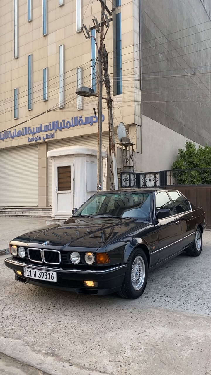 للبيع 
Bmw740 
موديل ٩٢ رقم بغداد الانكليزي هزه جديده تحويل مباشر 
سياره جديده بمعنى الكلمه وارد ياباني 
محرك ٤٠ اصل بليته وسنويه 
محرك كير شغاله ١٠٠/١٠٠
تبريد شغال ثلج ويه السويج 
حداديه جديده امامي خلفي
موصفات 
دبل ايرباك دبل كمبيوتر دبل جكمجه 
داخل بالكارتون بلادي ممفتوح ولا مبدل 
كراسي مخمل كهرباء خزن ميموري
بطاين مخمل صاج ملكي ابو الخط 
حساس دعاميه امامي خلفي 
منظومه صوت امبفاير بلادي البينا 
سيدي جنجر بلادي 
مري جانبيه كهرباء 
جام اربعه كهرباء 
ويل شعاع اصلي وتخم تاير جديد 
منضومه زنون 
سياره بدون تعمير بدون دكه جاكوك مصبوغه بيها قطع 
ماشيه 310 حقيقي 
بعدها كلشي بيها على وضع الشركه كفاله من كل شي 
 كلشي بيها بلادي ومصروف عليها ادامه كامله بدون اي نقص مال جناي على ايد وحده ترايها مفتوح وين ميعجبك ريحه الشركه بيها
السعر 95$
للاستفسار الاتصال على الرقم ***********
مكاني السيديه حي الاعلام
