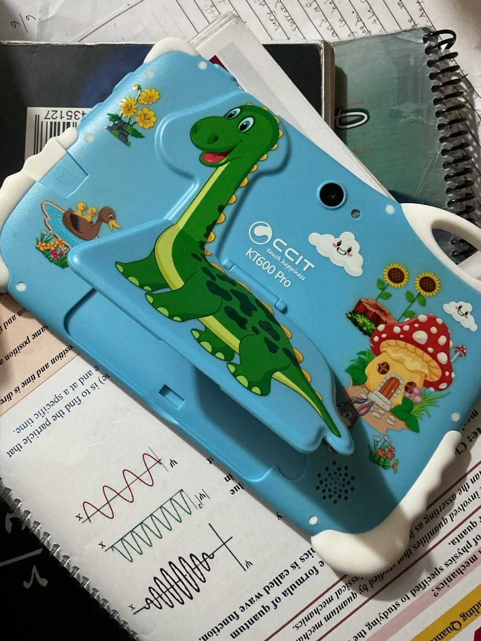 ايباد اطفال للبيع بعده جديد باللزكة مامستخدم بي ستاند وويا قلم مالته وضد الكسر مدرع  وبي كامرة السعر ٧٥ الرقم ***********
