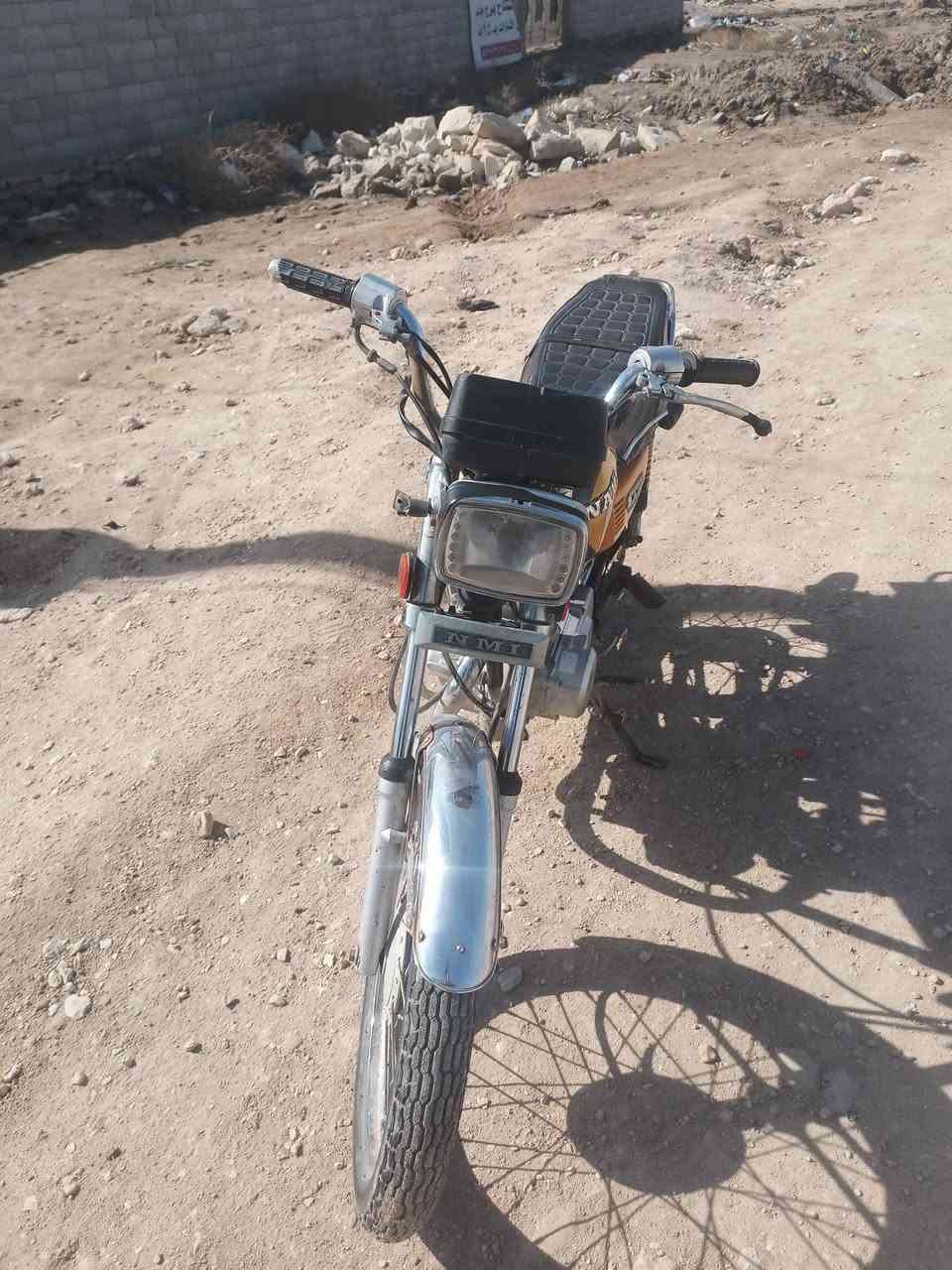 سلام عليكم نامة شلامجةبلاد 22 اوراق اصولي مكينة ما مفتوحة سعر 650 و بيهة مجال بصيط دراجة راسني على صفحة و هاذة رقمي للتواصل و وتساب ***********
