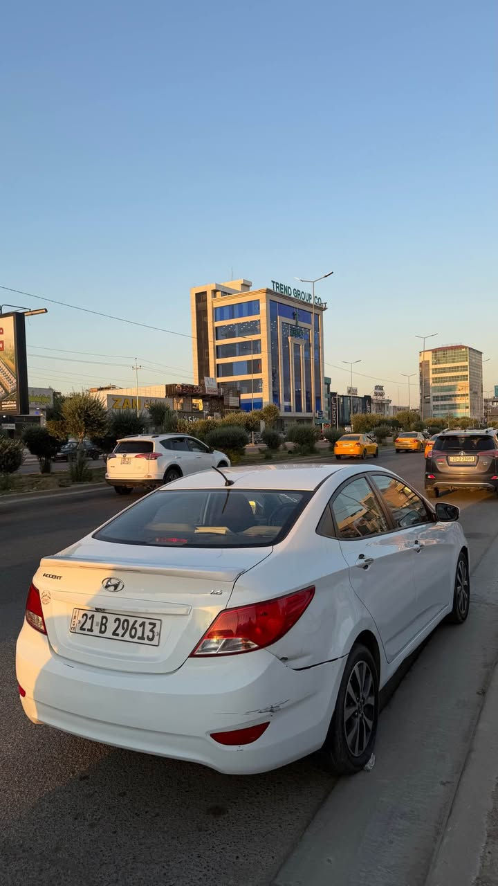 اكسنت ٢٠١٥ 
محرك ١.٦
فتحه سقف
ايكو مود

كلش نضيف مابي قطره صبغ
مجرد الطخات الموجودات بل صوره
ماشيه ١٥٣ الف كيلو 
السعر خاص 
واتساب *********** كركوك, العراق
