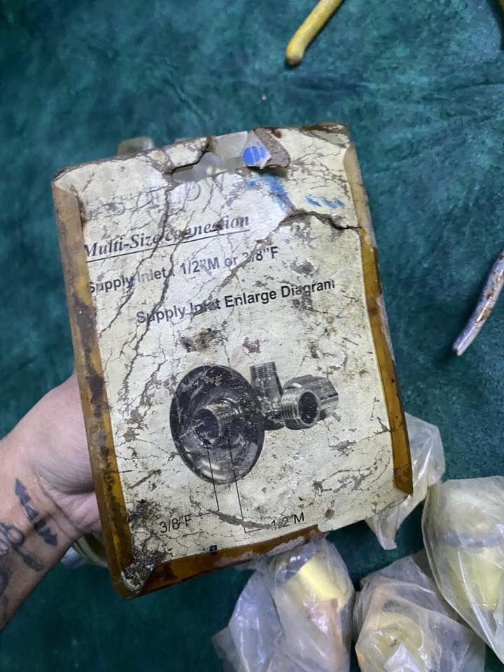 للبيع عدد جديدة بس متروكه صار هواي الي تفيدة خلي سعر وبلعافية***********5
