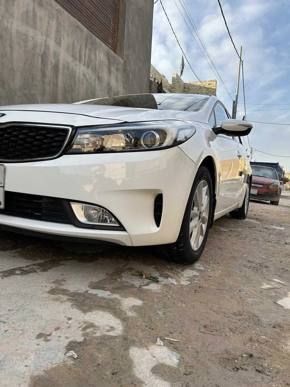 السلام عليكم 
سيراتو خليجي 2017 
أربيل بسم شركه تحويل وكاله مضمون /
مكفوله من الصبغ والتبديل 
السونار مرفق 
جديده جدا ماشيه 86 ألف 
محرك كير مكفول ع شركه 
تبريد حداديه جديده 
كله جديد 
حقيقي باب ثاني 
موصفات كأمره تحكمات مرات شفط وأشاره مرات شاشه 
عنوان حله مركز المدينه 
السعر 139 $
بيع أو مروس 
***********
