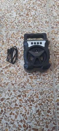 سبيكر بلوتوث • مستخدم • مجال قليل