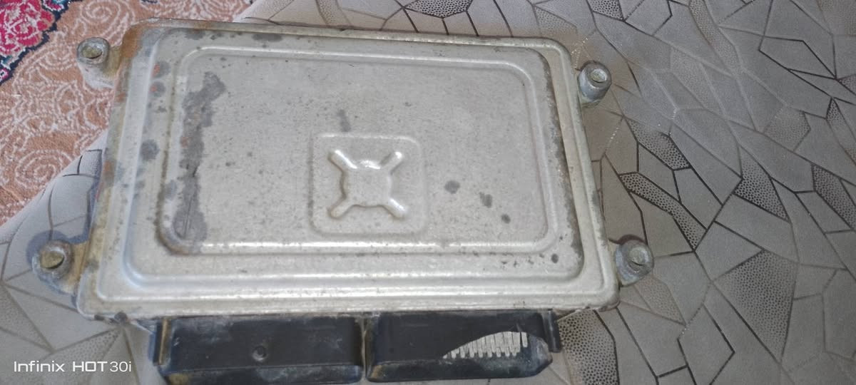 السلام عليكم ورحمة الله وبركاته 
عقل سايبه مستخدم نضيف 
ومكينه سايبه كامله نقص كم شفت 
180
ابي الخصيب محيله الشارع الوسط مقابل مضيف العوينات 
***********
بي واتساب
