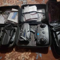 عندي ٣ قطع درون  طيرتهن ثنين يطيرن وحدة من طير تفتر  وياهن بطارية وحدة...