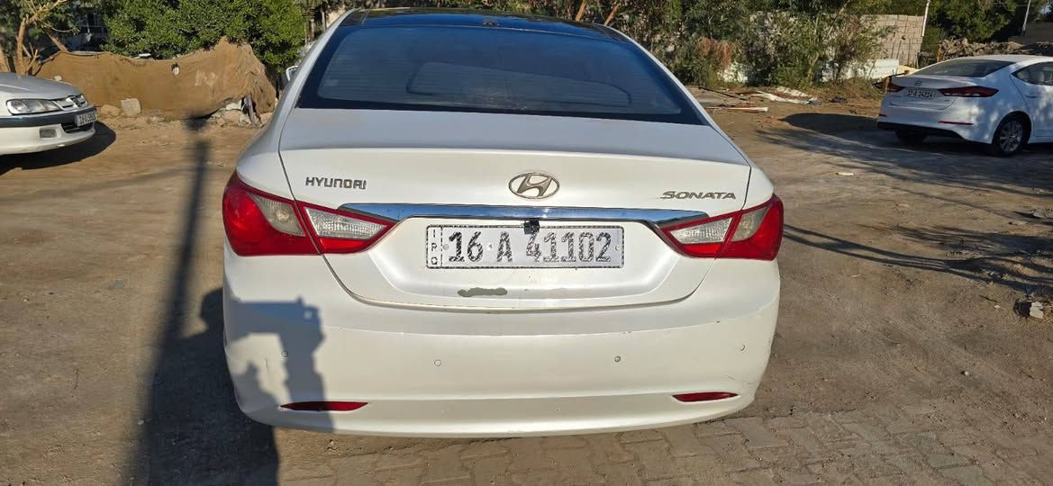 السلام عليكم
سوناتا 2011 فول واحد على واحد بنوراما  كشنات جلد وكهرباء السايق  تبريد قعطتين محرك 2400 دوش مري شفط موصفات السنويه ال2027 
السعر 125 وبيها مجال  
السياره ب اسمي وتحويل ثاني يوم
العنوان الديوانيه قضاء عفك ***********
***********
