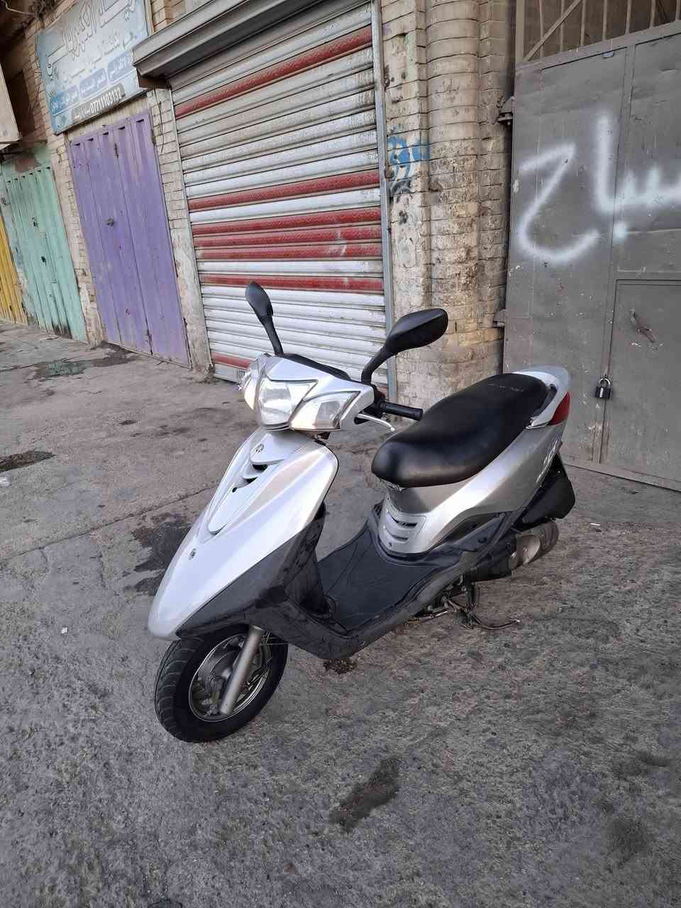 ببغاء للبيع موديل 2010  سعر 950 وبيها مجال مكان بغداد 
***********
