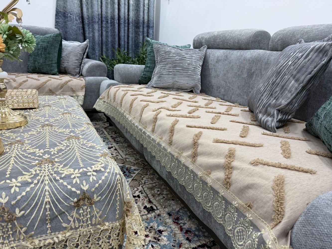 مفرش تخم بوهيمي مودرن( 10مقاعد) 
الظهر جلد محبب مانع للماء
متوفر 3 الوان (بيجي / اوف وايت / رصاصي)
 السعر 40 الف والتوصيل مجاني
يتوفر توصيل كافة المحافظات