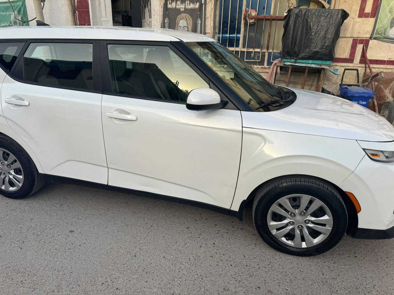 ‏سلام عليكم
‏كيا صول 2020    وارد امريكي حادثه موظح بلصور مال امريكا (من اشتريتها مكان الضربه صاير بي صفار وشديتلها فابلون نفس لون  موجود بالمنشور صورة قبل لا اشد الفابلون) 

‏وبيها بالعراق جاملغ خلفي مسوي يم المندلاوي  وكل تفاصيل مذكوره  بالمنشور صور 

‏مواصفاته ماشيه  67الف مايل

‏محرك الفين دوش 

‏شاشه  كامره خلفيه 

‏تحكم استيرن جهتين 

‏رقم بغداد الدولي بأسمي تحويل مباشر 

‏السعر 145

‏ مكاني بغداد ساحة مظفر

‏اي استفسار /***********
