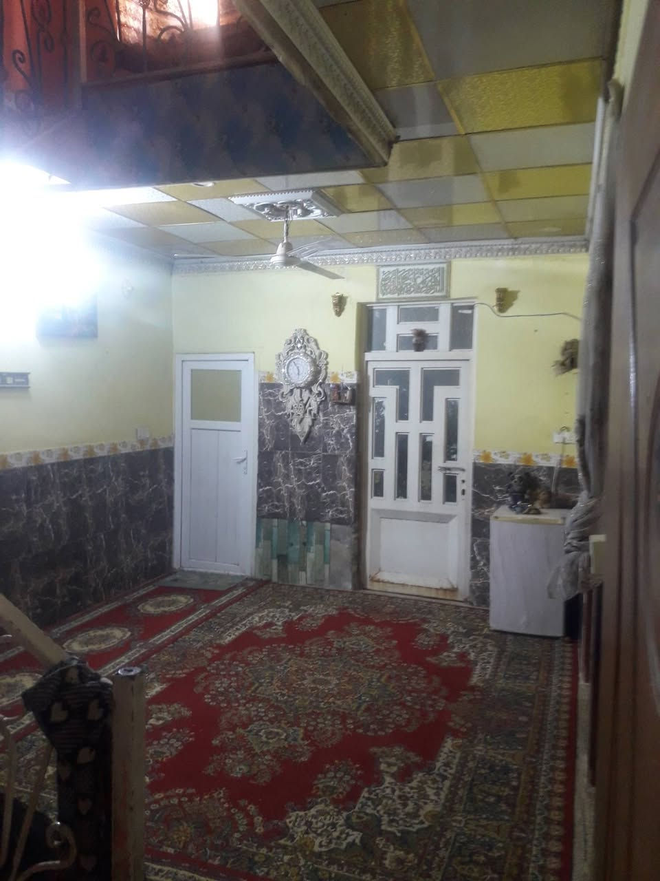 سلام عليكم بيت مساحه ١١٠ قريب على شارع مطار مقابيل قريت الغدير قرب باب مطحنه اساس صب كونكرت يتكون من استقبال ومطبخ و٣ غرف وصحيات وصاله مشمول بقرار التطويب سعر ٥٠ قابل لتقاوض استفسار *********** / ***********
