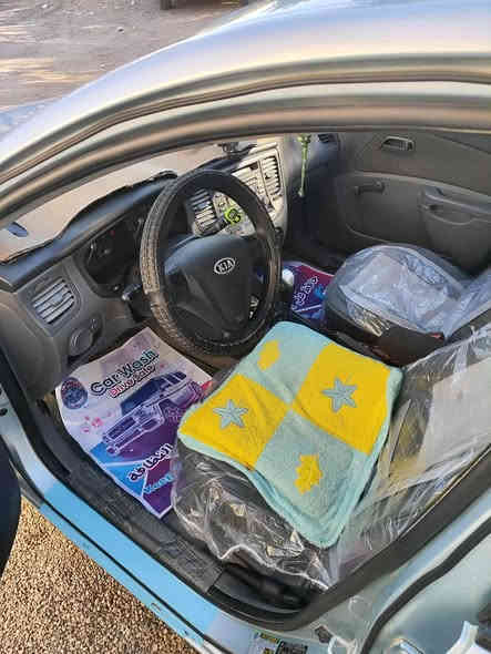 كياا ريو 2008 ضرر فقط الباب الامامي الجهة اليمنى السعر 85وبيها مجال الاستفسار اكثر الاتصال برقم ***********
