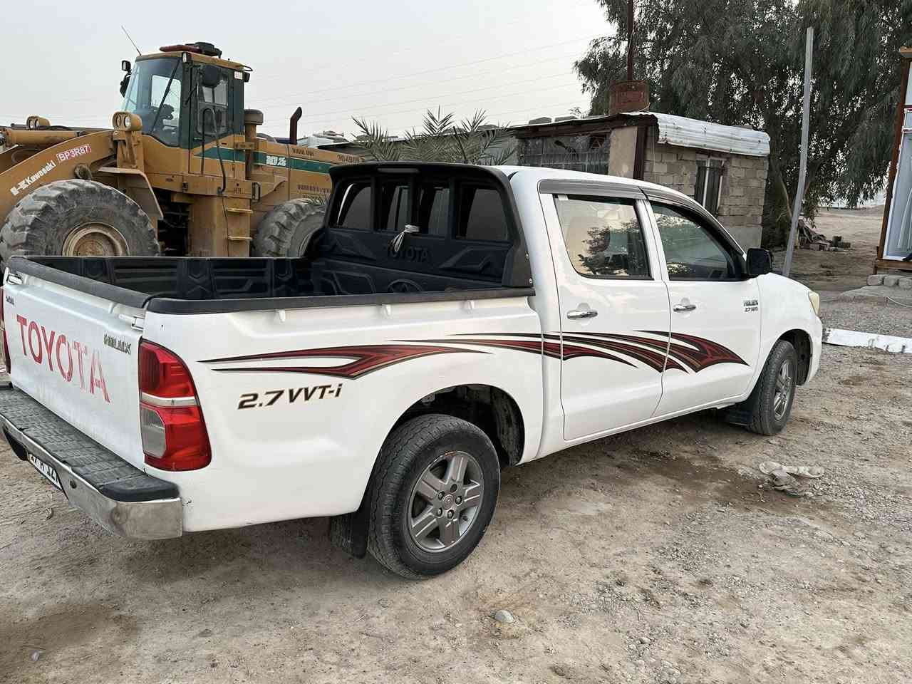 السلام عليكم 
تويوتا موديل 2014. واتماتيك 
رقم كربلاء تحويل مباشر 
بيها بارد شويه في الچاملغ اليمنه 
و صبغ في التكمه مال الباب الوره 
و الباب مال البدي مبدل 
السعر 205$ وبيه مجال 
📍 العنوان صلاح الدين سامراء 
*********** عبدالله
