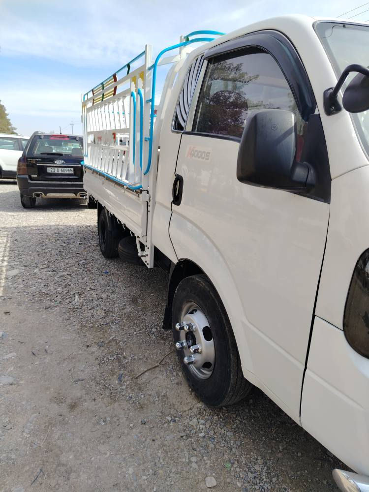 کیا 4000مۆدێل 2014 بێ مەسرەفوو نوقسانی گێڕوو مەکینەو پەمپو ئەکسلو شانسی بەشەرتی فیتەر چەمچەی لۆکی لەسەرە تایەی تازەیە سەنەوی ساڵێکی ماوە  ڕوبعەکەی لای سەکن  بۆیاخی هەیە بێ دەعم  سعری 126گەڵاو مەجال *********** السليمانية, العراق
