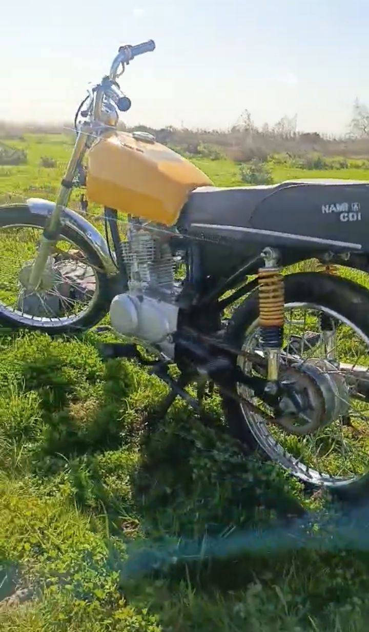 سلام عليكم دراجه نضاف فول احله من صوره مكينه ما مفتوحه شاصي 23مكفواله عشاير وسرقه دراجه كلك كلك هاذ رقمي ***********
