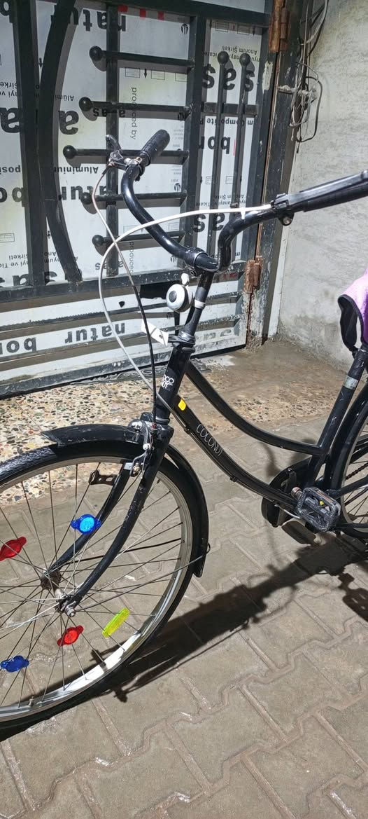 سلام عليكم باسكل بناتي اصلي حاويه ياباني كله مختم نزلته قبل فتره ب125 ملاحضه بي فقط كم شخط و وياله كله عدله كله عدله مالته موديل 2017 مكاني بغداد الشعله هاذ رقمي بي واتساب *********** سعره 100 وبي مجاله باسكل كله بلادي
