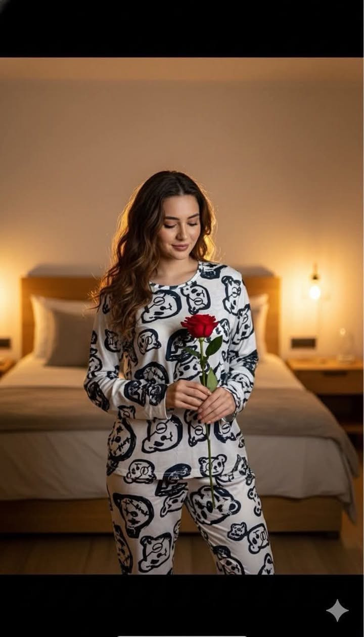 تراك نسائي قطني مع نسبة ليكرا كلش ناعم ومريح 
حتى تكدرين تلبسية وتنامين على النعومة اللي بيه ومناسب لهيج جو يخبل 
للحجز هنا راسليني خاص او واتساب ***********
