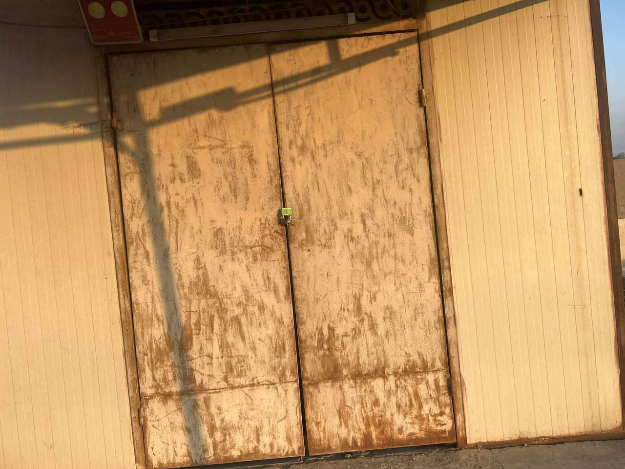 سندويج وسقيفه للبيع الجداري 18قطعه 3متر والسقفي 4قطع 6متر نضيف والسقيفة 4عرض و3طول هم نظيفه وباب ووزاويه حديد هم  وياهن سعر السندويج 630 السندويج 90متر كله والسقيفه ب130 عنوان بعقوبه قرب مرور ديالئ الشراي يراسلني خاص


**إذا كنت صاحب هذا الإعلان وتريد حذفه لأي سبب، رجاءا أرسل رسالة إلى الدعم الفني**